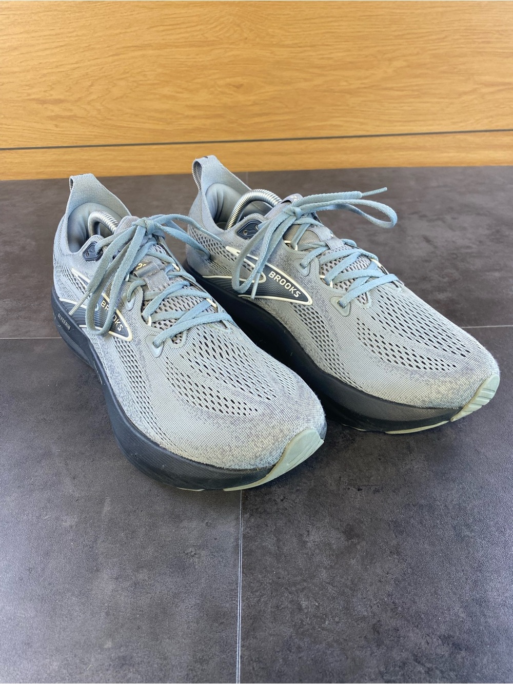 Brooks Men’s Glycerin 22 Black/Gray Running Shoes size 10.5-CLEAN